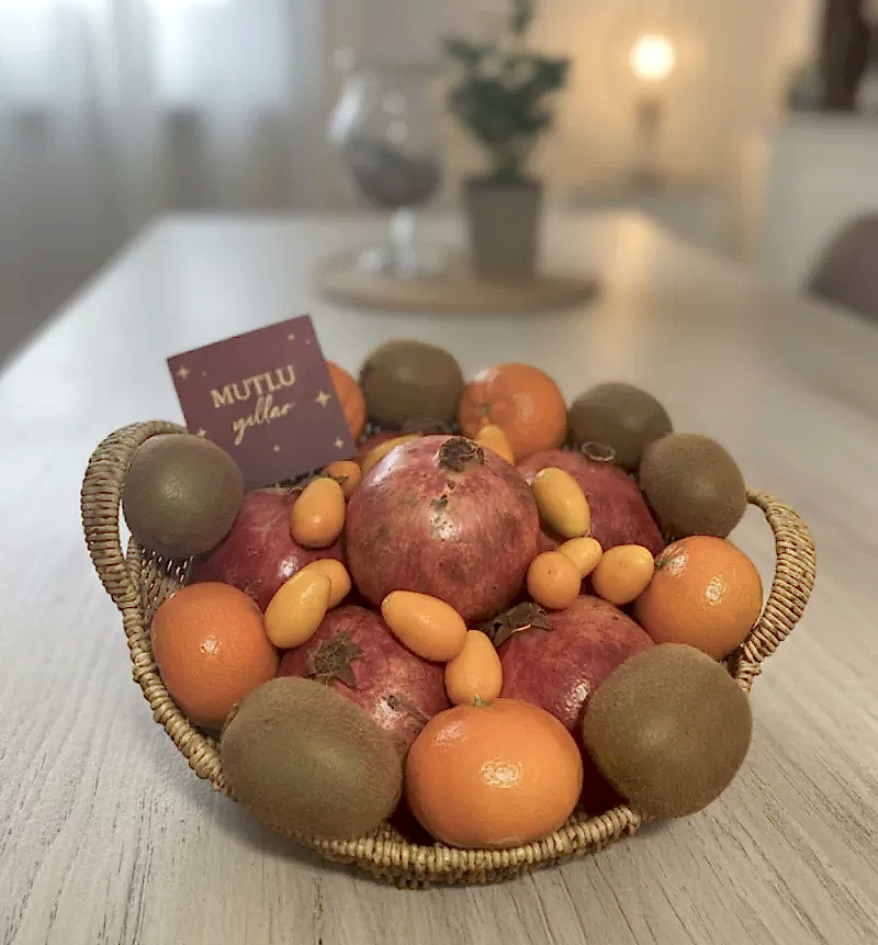 Yeni Yıl Hediyesi Nar ,Kivi ve Mandalina Sepeti